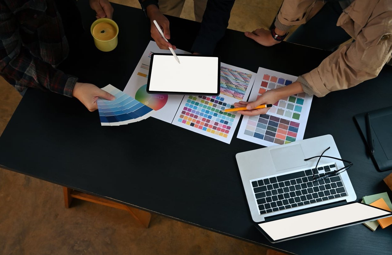 email design laptop