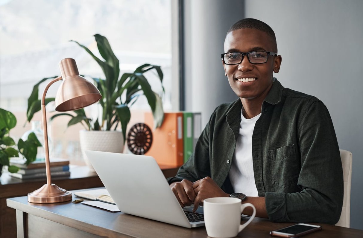 freelancer laptop office