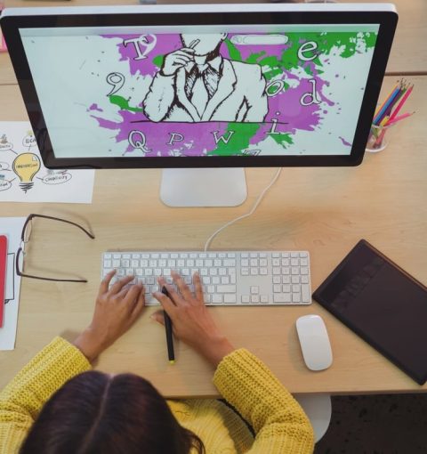 How to Design a Business Card That Stands Out: 9 Practical Tips